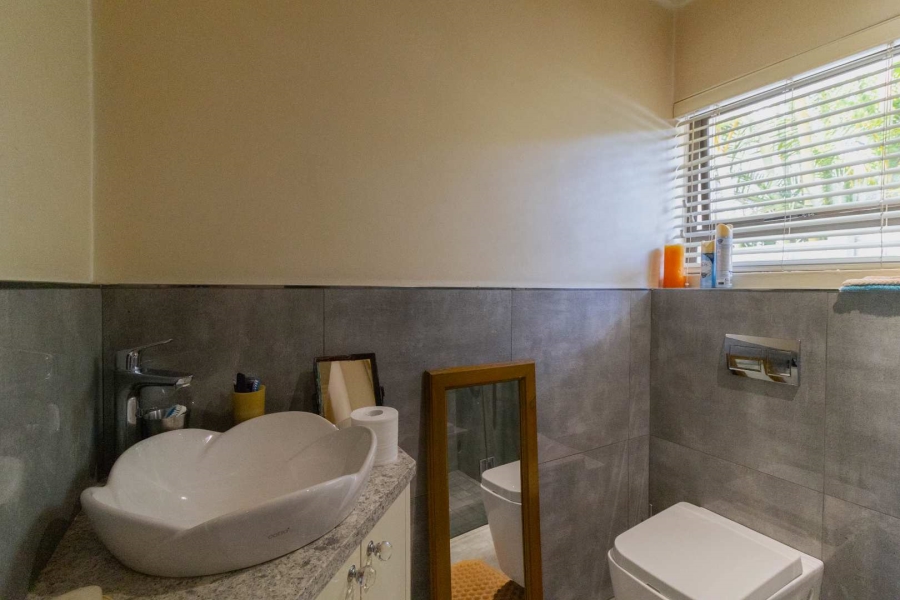 4 Bedroom Property for Sale in Sandbaai Western Cape